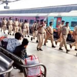 Surat: સહારા દરવાજા પાસે બ્રિજ પર BRTS બસ રેલિંગ સાથે અથડાઈ