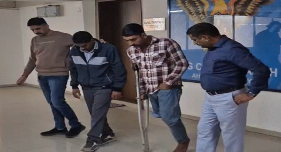 અમદાવાદમાં ફરજ બજાવતો પોલીસ કોન્સ્ટેબલ નશાનો વેપારી નીકળ્યો