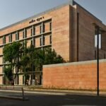 Ahmedabad: શહેરના સી જી રોડ પર બાઈક ચાલકે અડફેટે લેતા રોડ ક્રોસ કરતા યુવકનું મોત