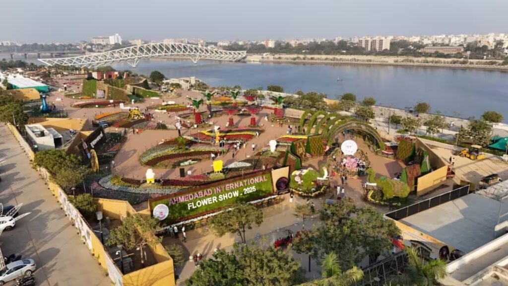 Ahmedabad Flower Show: સાબરમતી નદીના કિનારો સોડમનો દરિયો, ફ્લાવર શૉ શરૂ