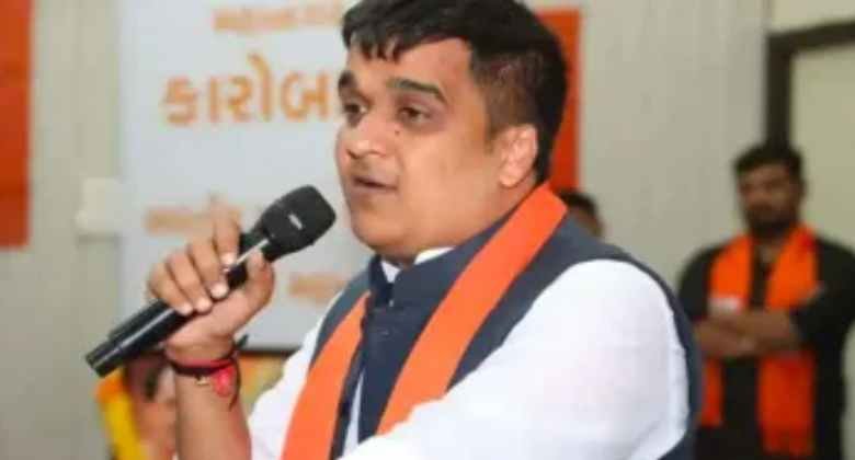 Gandhinagar News: ગોપાલ ઈટાલિયાને હર્ષ સંઘવીનો જવાબ, ચોપડી ભલે ઓછી વાંચી હોય પણ જૂતૂ ફેંકવાનું શીખ્યા નથી